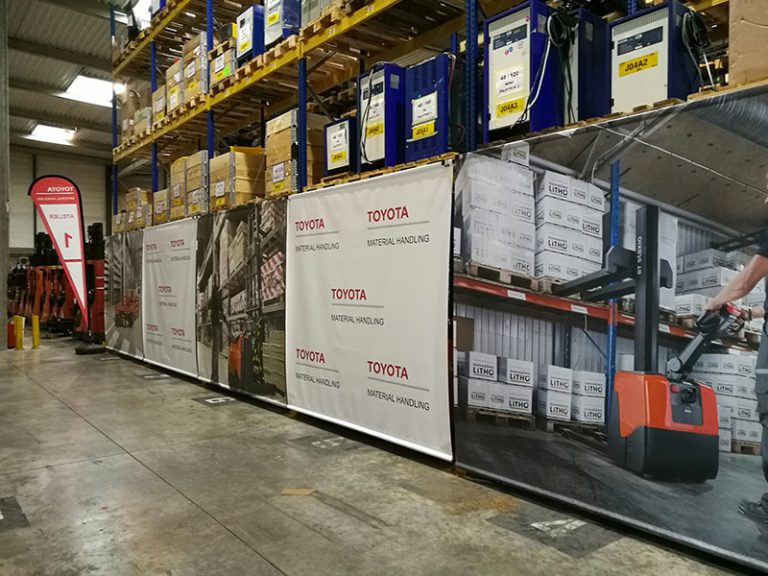 AZTARNA-SIGNALETIQUE-INTERIEUR-ENTREPOT-BACHE-TOYOTA-MATERIEL-HANDLING-MARNE-LA-VALLEE-2