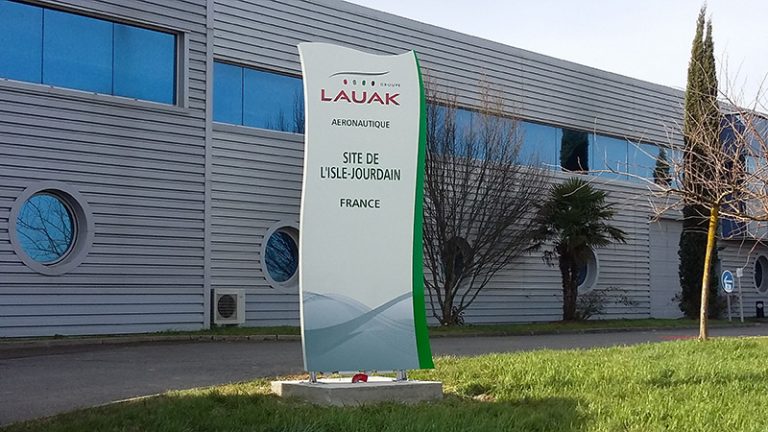 AZTARNA-TOTEM-LUMINEUX-GROUPE-LAUAK-L'ISLE-JOURDAIN