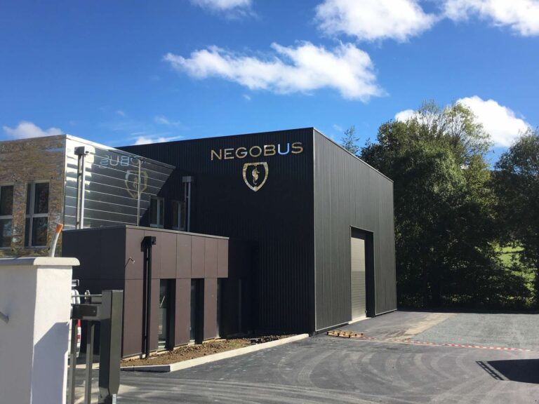 ENSEIGNE LETTRES DECOUPEES MIROIR NEGOBUS HASPARREN